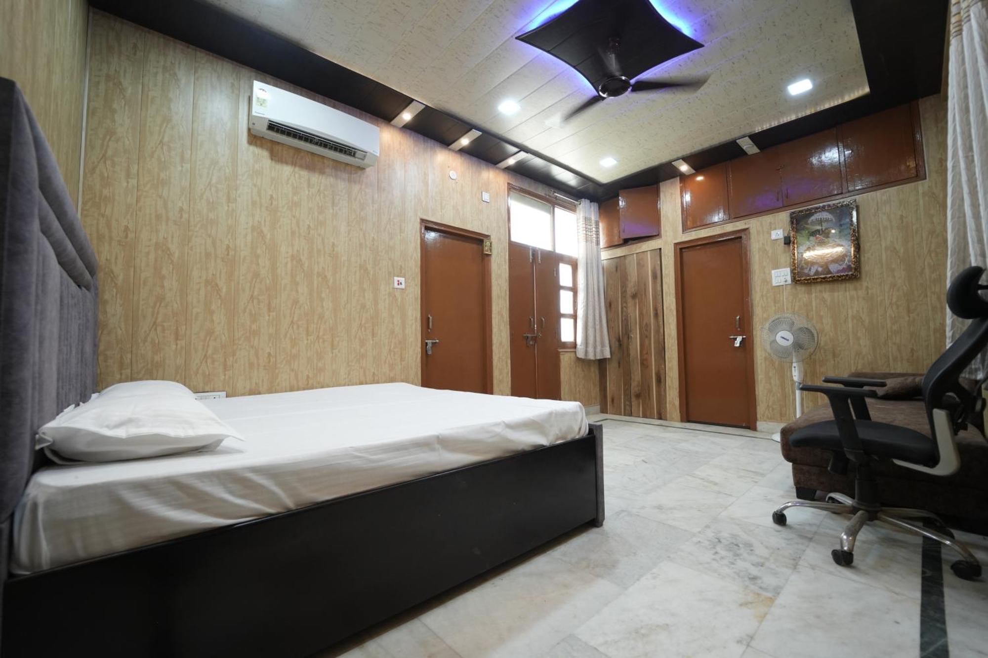 Apartment Prabhupad *
